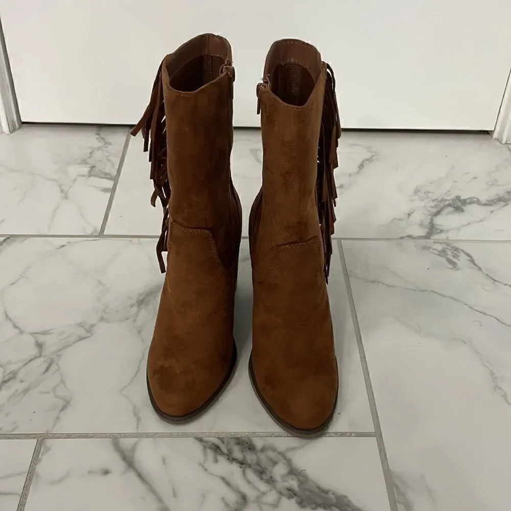 NEW! Brown fringe booties. Sz 7 - Picture 4 of 7